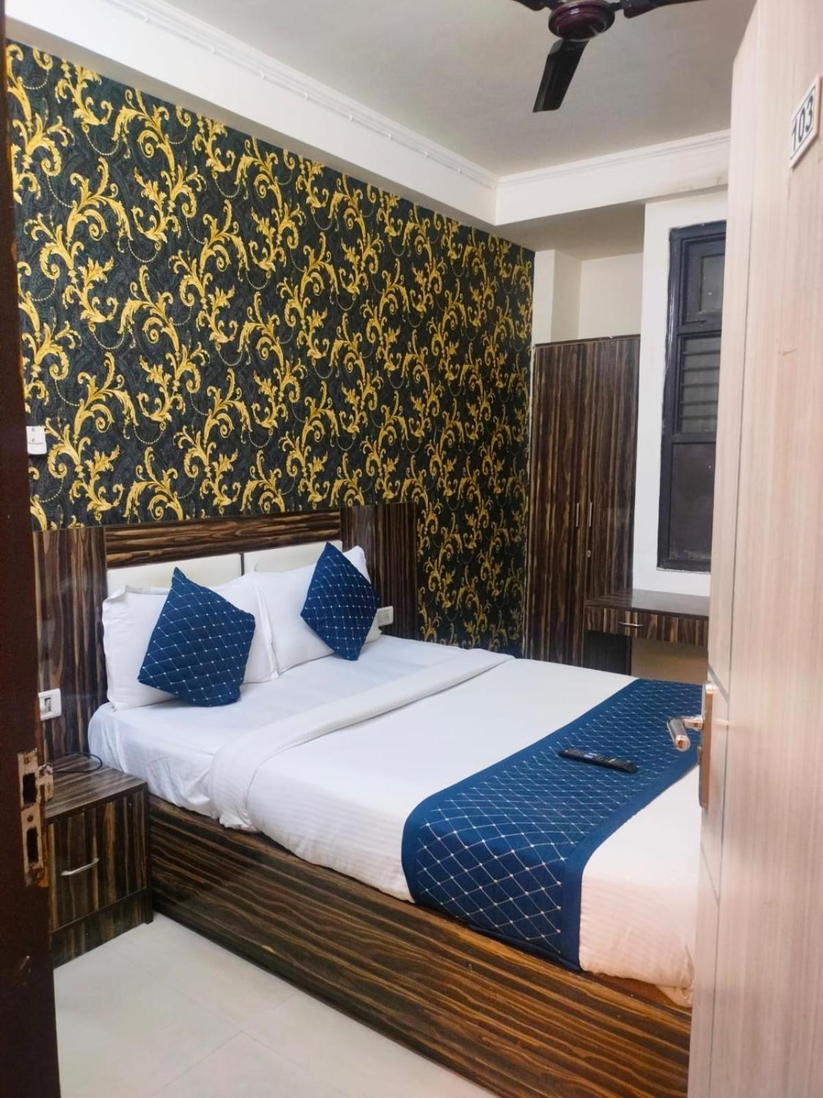 Suites Admiral Delhi Airport New Delhi Exterior photo