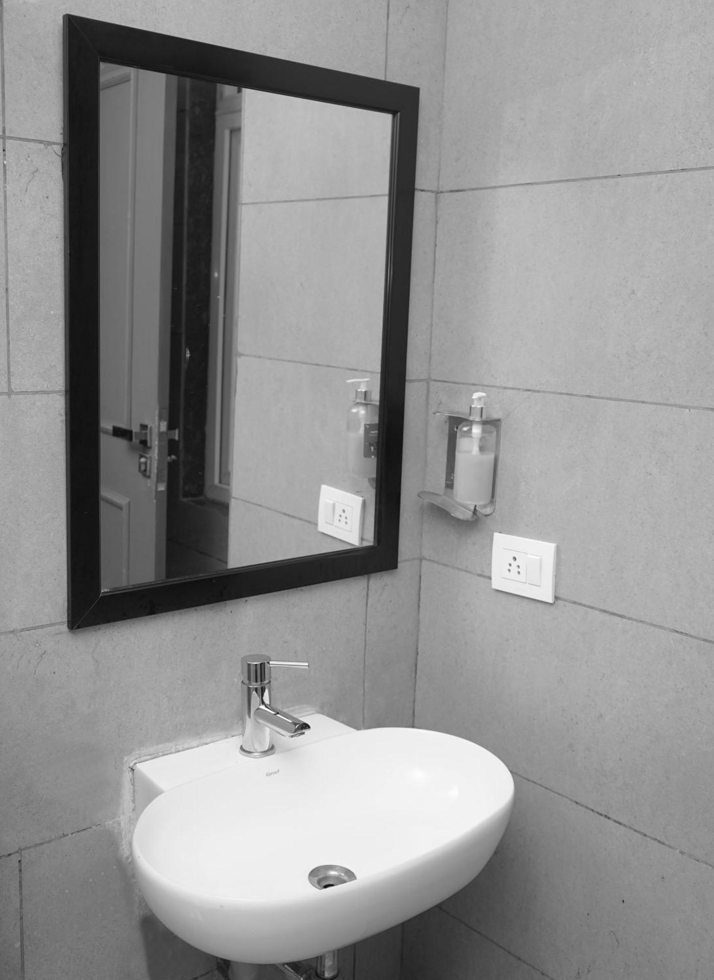 Suites Admiral Delhi Airport New Delhi Exterior photo